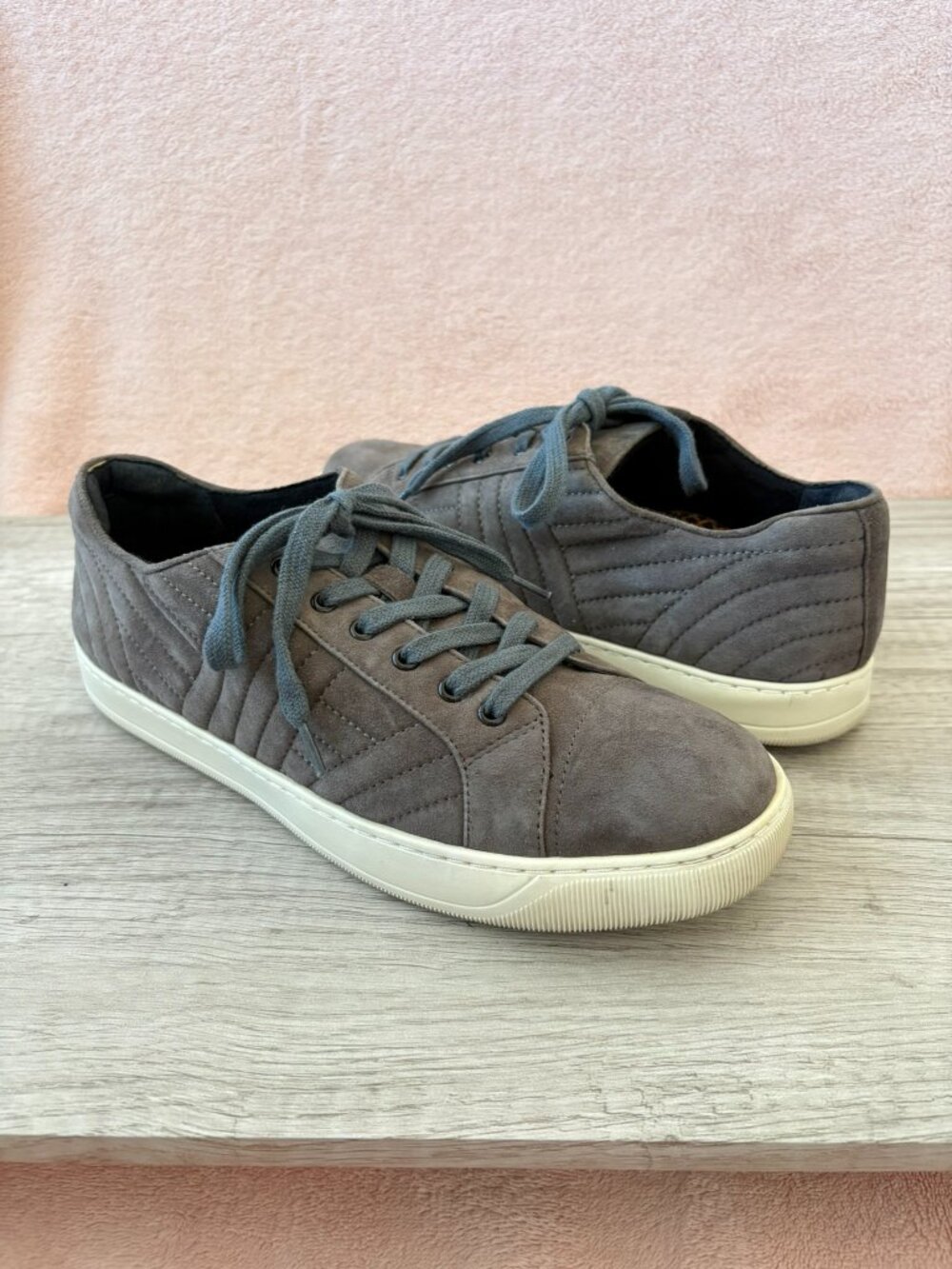 Aetrex Gray Quilted Suede Lace Up White Midsole Arch Support Sneaker 7.5